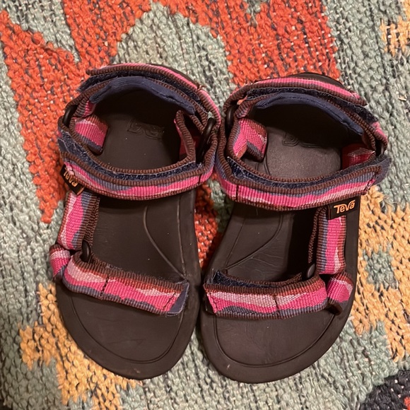 Tevas - Picture 2 of 4